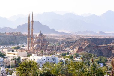 Mısır 'ın Sharm el Sheikh şehrinin manzarası. 20 Şubat 2022, başyazı.