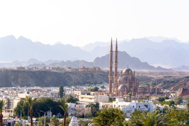 Mısır 'ın Sharm el Sheikh şehrinin manzarası. 20 Şubat 2022, başyazı.