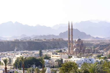 Mısır 'ın Sharm el Sheikh şehrinin manzarası. 20 Şubat 2022, başyazı.