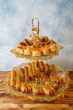 Kek standında çeşitli Türk tatlıları servis ediliyor