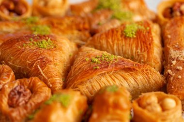 Bir otel büfesinde enfes bir baklava yakın çekim