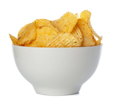 Beyaz arkaplanda izole edilmiş dalgalı tırtıklı çipler