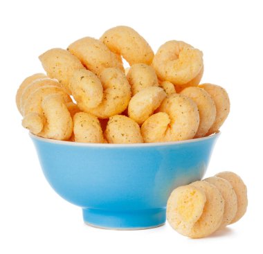 Beyaz üzerine izole edilmiş peynirli puf toplarını kapat