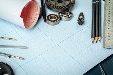 Grafik kağıdının üstündeki araç mühendisliği araçları