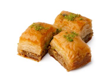 Beyaz arka planda izole edilmiş tatlı baklava