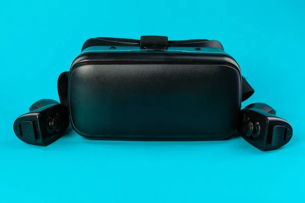 Vr-headset op kleuren tafel achtergrond — Stockfoto