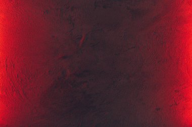 Işığın yanı sıra aydınlatılmış boş siyah arkaplan