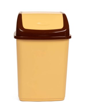 Plastik atık kutusu beyaz arkaplanda izole edildi