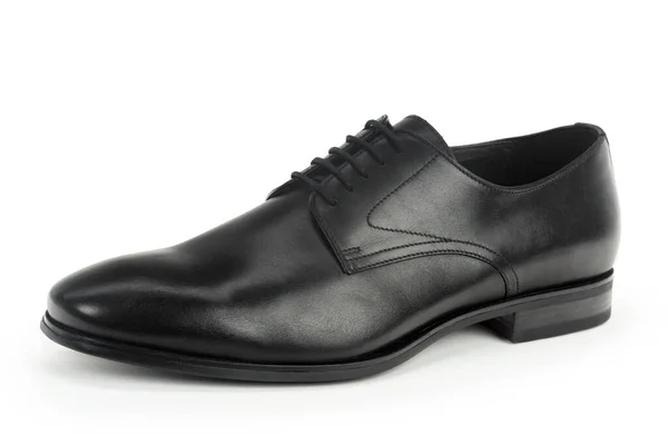 Czarny skórzany formalne męskie buty na białym tle — Zdjęcie stockowe