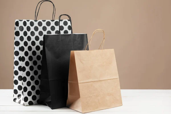 Arrangement of shopping bags on beige background — Stock Photo, Image