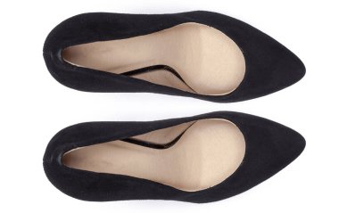 Beyaz arka planda kadın ayakkabıları. Üstte görüntü.