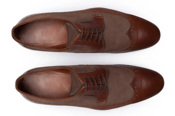 Klasyczne męskie skórzane buty izolowane białym, górnym widokiem. — Zdjęcie stockowe