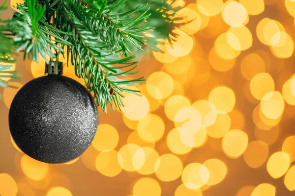 Vánoční strom pozadí s šedou cetkou na zlaté bokeh jiskření — Stock fotografie