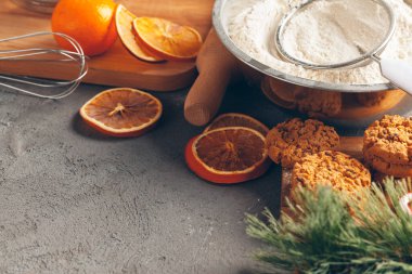 Geleneksel Noel tatlılarının güzel Noel kompozisyonu