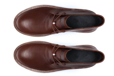 Beyaz arka planda izole edilmiş botlar. Üstte görüntü.