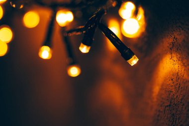 Tatil çelenginin Bokeh ışığı yakın