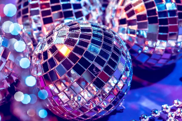 Impreza światła Disco piłkę bliska. Koncepcja Disco — Zdjęcie stockowe