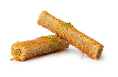 Beyaz zemin üzerinde izole edilmiş Türk tatlı baklavası