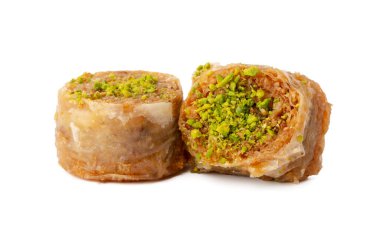 Beyaz arka planda izole edilmiş tatlı baklava