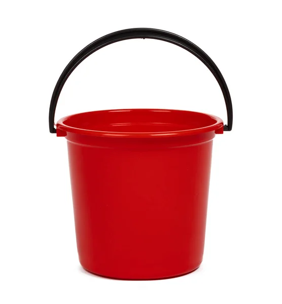 Üres piros műanyag háztartási vödör fehér háttér — Stock Fotó