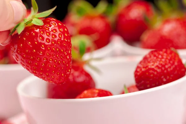 Bowl of strawberry harvest on wooden table close up — Stock Photo, Image