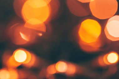 Koyu arkaplanda soyut Altın Bokeh parıltısı