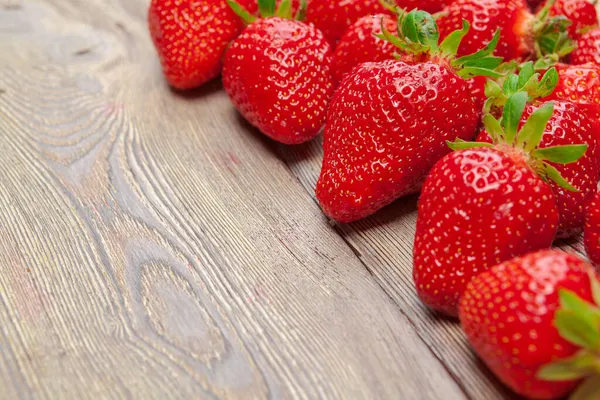 Red ripe strawberries on wooden table close up — Stock Photo, Image