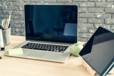 Modern bir ofis çalışma yerinin içi
