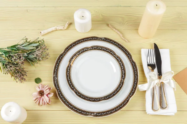 Vista superior de una mesa de boda con decoraciones —  Fotos de Stock