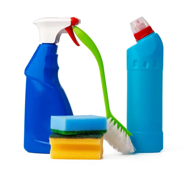 Sanitaire huishoudelijke schoonmaakartikelen geïsoleerd op witte achtergrond — Stockfoto
