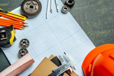 Grafik kağıdının üstündeki araç mühendisliği araçları