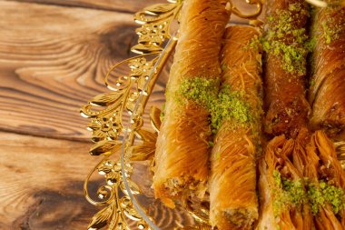 Kek standında çeşitli Türk tatlıları servis ediliyor