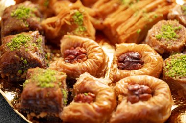Bir otel büfesinde enfes bir baklava yakın çekim