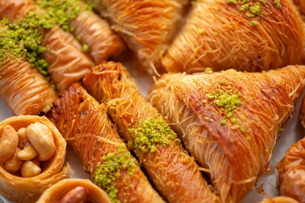 Primer plano de delicioso baklava en un buffet de hotel — Foto de Stock