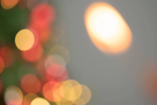 Luces navideñas bokeh con fondo dorado brillante —  Fotos de Stock