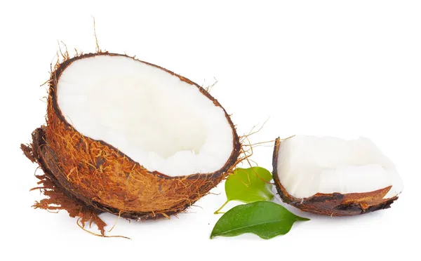 Gebarsten kokosnoot met bladeren geïsoleerd op witte achtergrond — Stockfoto