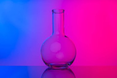 Neon pembe-mor arkaplanda kimyasal cam kaplama