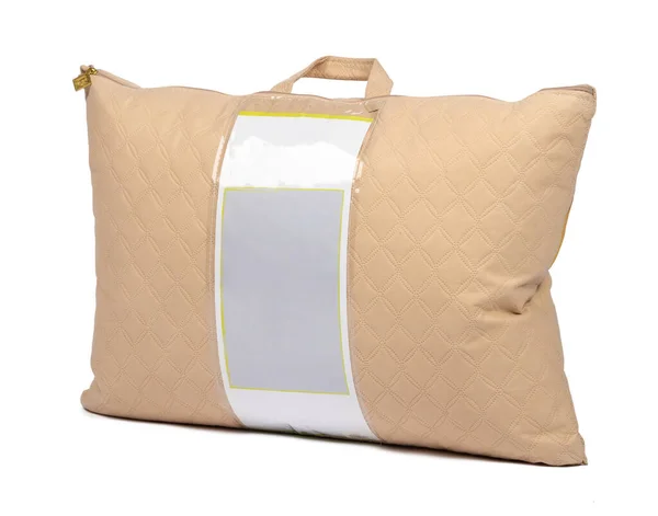 Novo travesseiro em embalagens isoladas sobre fundo branco — Fotografia de Stock