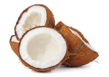 Beyaz arkaplanda hindistan cevizi parçaları