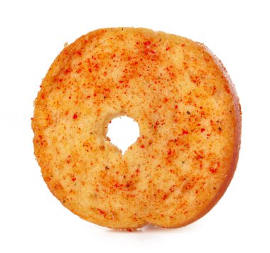 Beyaz zemin üzerinde izole edilmiş kuru ekmek cipsleri