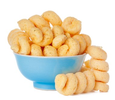 Beyaz üzerine izole edilmiş peynirli puf toplarını kapat