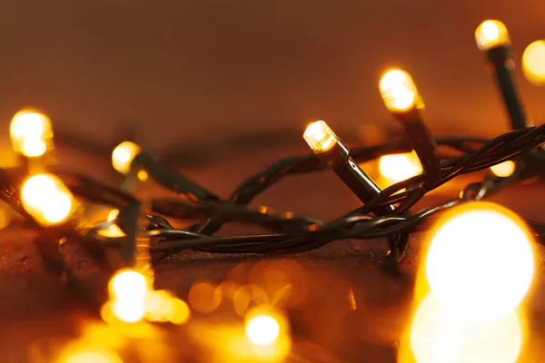 Abstrato luzes de Natal guirlanda no fundo escuro — Fotografia de Stock