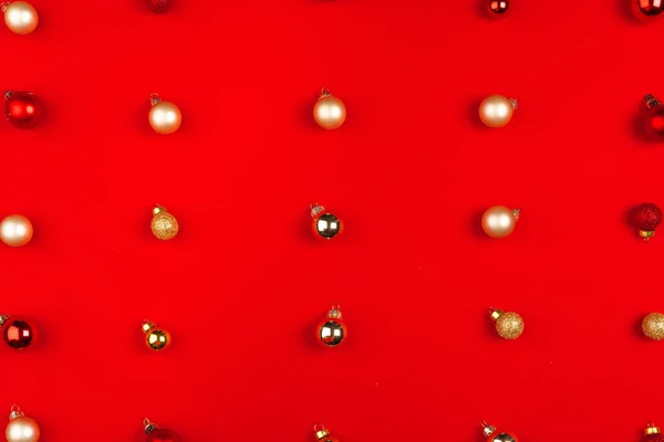 Μικρό λαμπερό φόντο στολίδια Χριστούγεννα. Χριστουγεννιάτικη διακόσμηση — Φωτογραφία Αρχείου