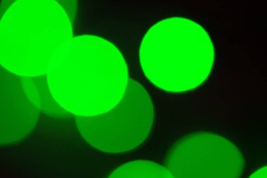 Yeşil çelenk ışıklandırma elementlerinin Bokeh arkaplanı