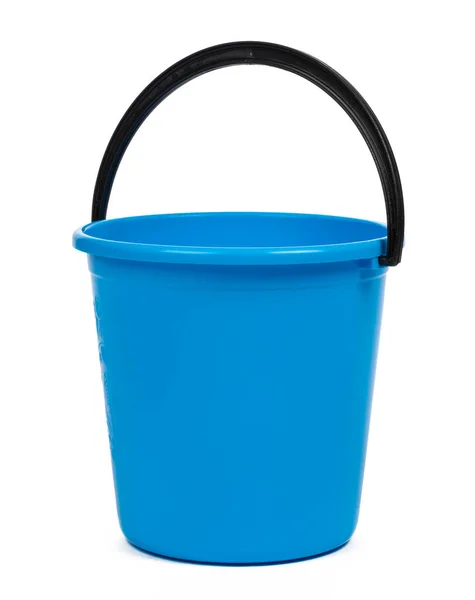Modrý plastový kbelík pro čištění izolovaných na bílém pozadí — Stock fotografie
