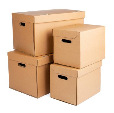 Karton kahverengi kutu beyaz arkaplanda izole