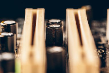 İşlemcili bilgisayar elektronik devre kartı kapat