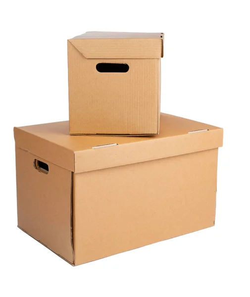 Pudełko kartonowe brązowe izolowane na białym tle — Zdjęcie stockowe