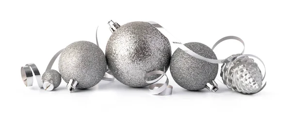 Silver musujące bombki świąteczne izolowane na białym tle — Zdjęcie stockowe