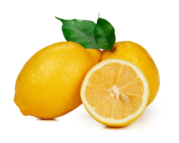 Frutto di limone tritato isolato su sfondo bianco — Foto Stock